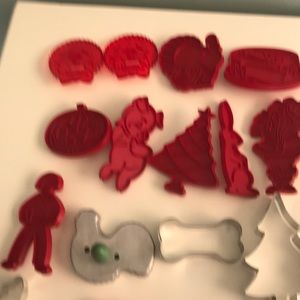 Set of 30 cookie cutters.